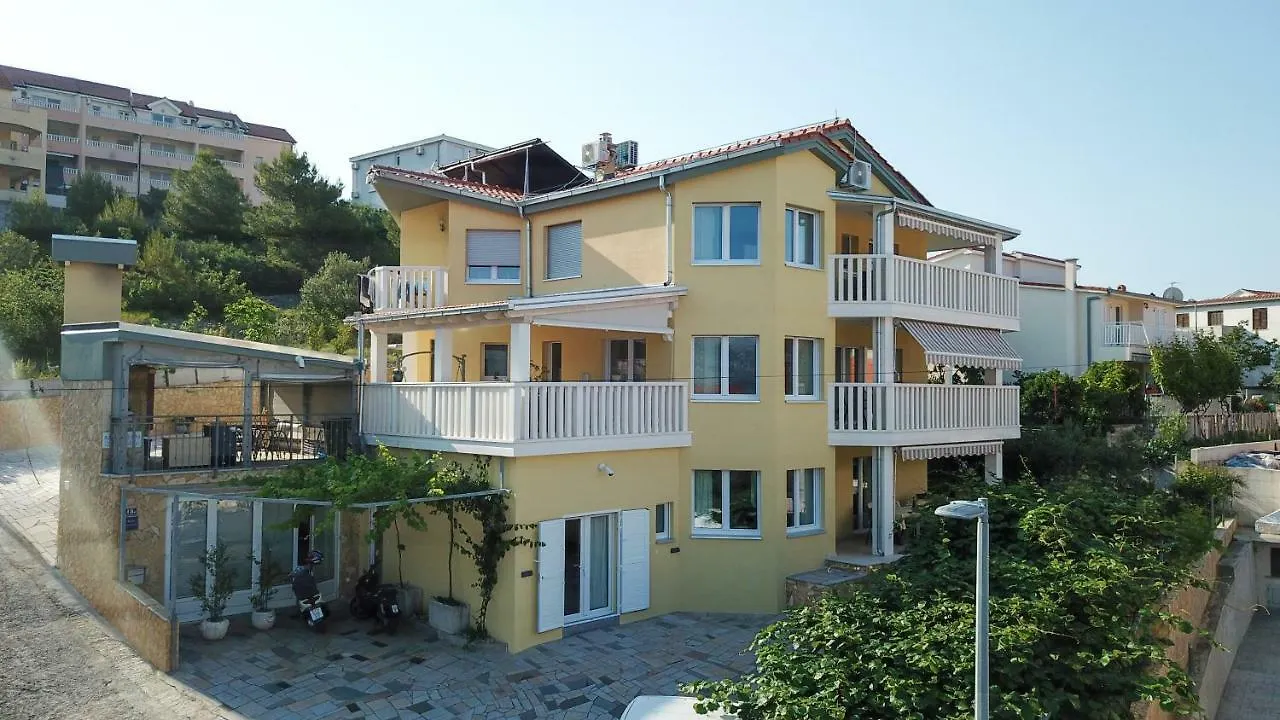 Apartments Tomislav Okrug Gornji