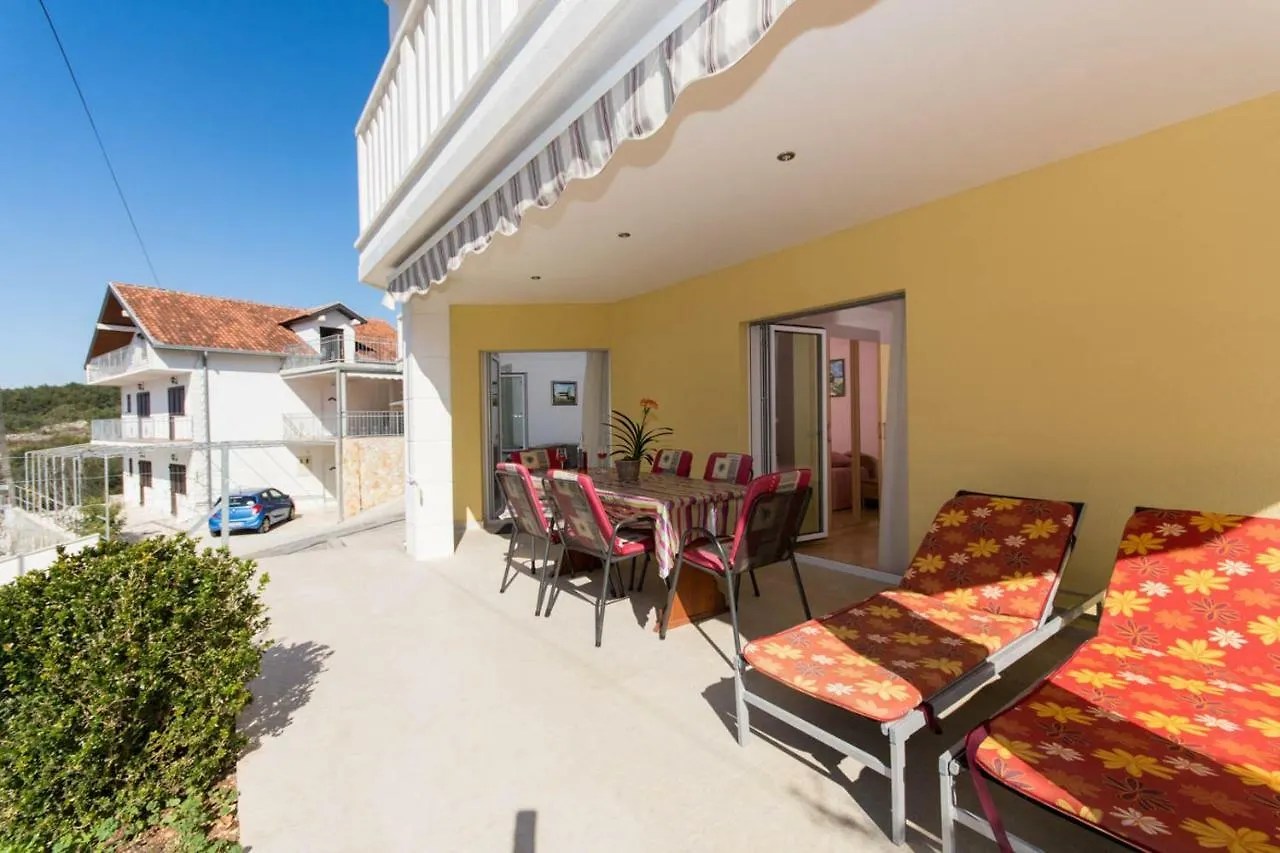 Apartments Tomislav Okrug Gornji Affittacamere