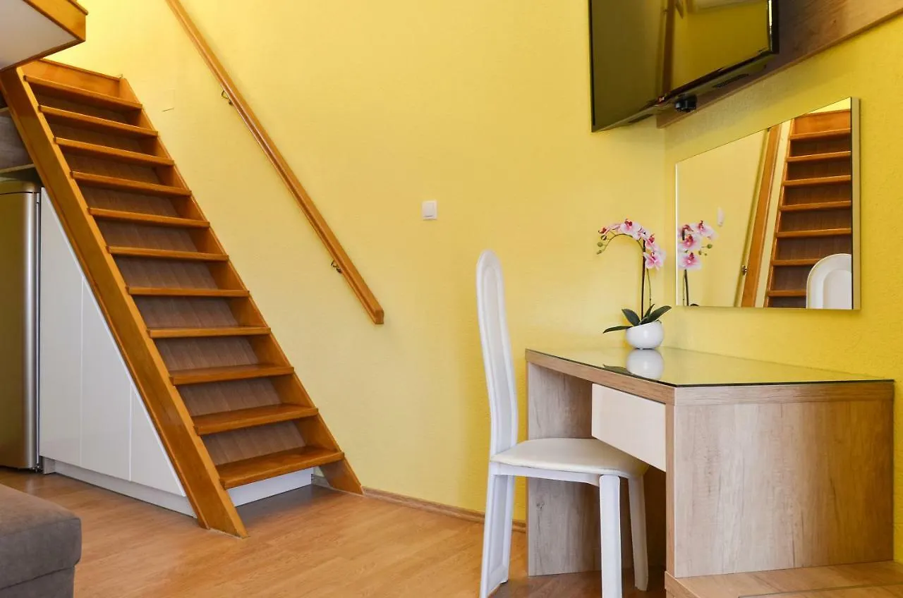 Apartments Tomislav Okrug Gornji Affittacamere
