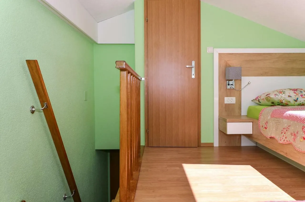 Apartments Tomislav Okrug Gornji Affittacamere